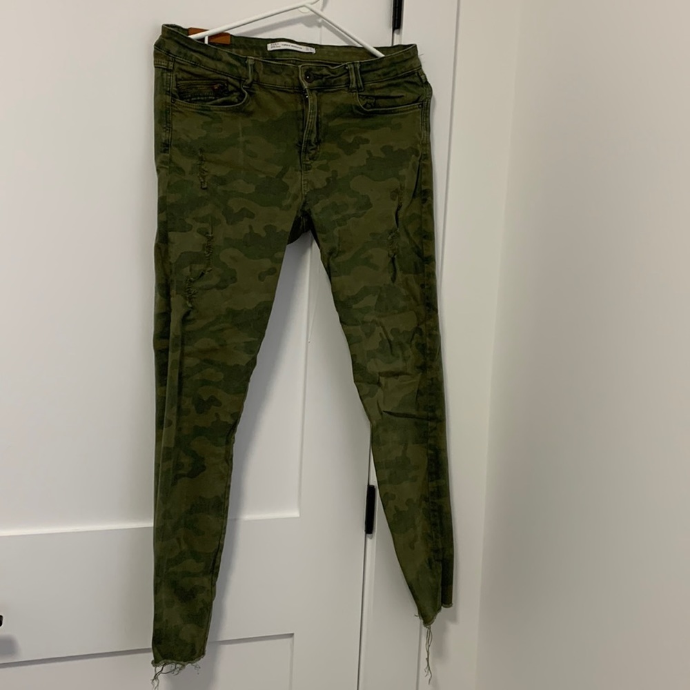 ❤️$10.  Zara Army Denim Pants Size 8 Skinny